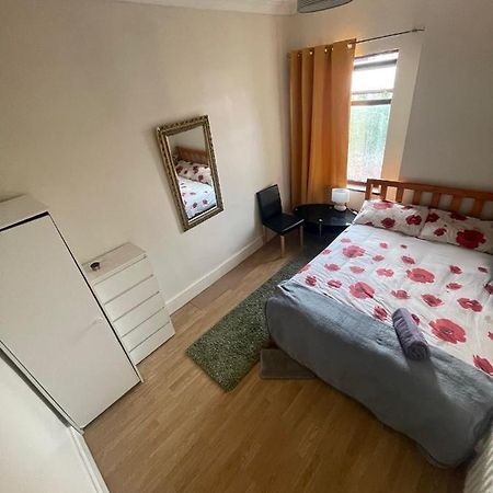 Quite Broad Resr 1 Hotel Coventry Bagian luar foto